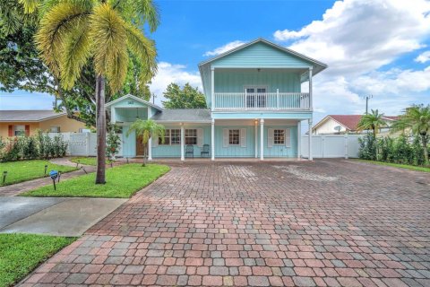 House in Boca Raton, Florida 4 bedrooms, 260.87 sq.m. № 1766762 - photo 1