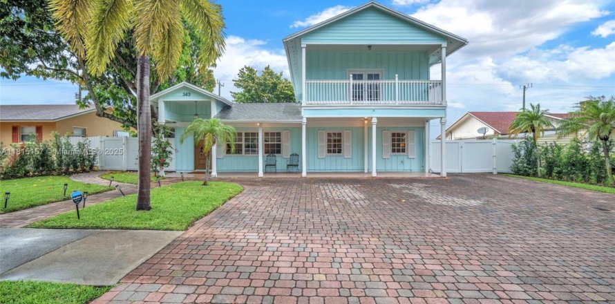 House in Boca Raton, Florida 4 bedrooms, 260.87 sq.m. № 1766762