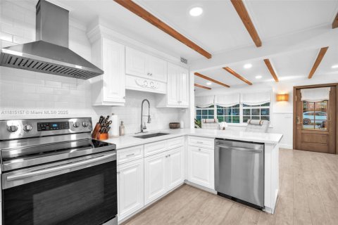 House in Boca Raton, Florida 4 bedrooms, 260.87 sq.m. № 1766762 - photo 12