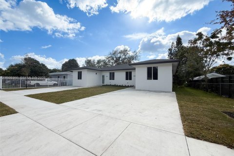 Duplex in Miami, Florida 4 bedrooms № 1993270 - photo 2