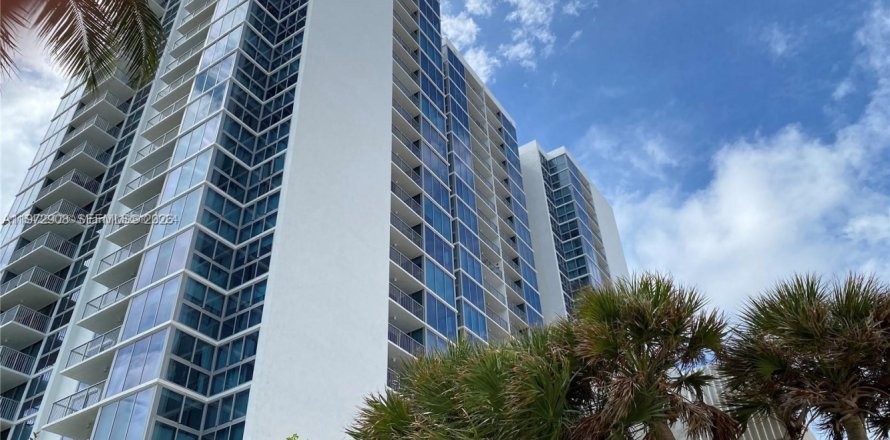 Condo in Miami Beach, Florida, 1 bedroom  № 2259904