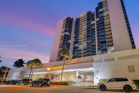 Condo in Miami Beach, Florida, 1 bedroom  № 2259904 - photo 4
