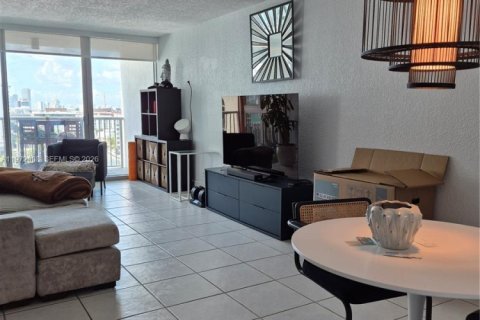 Condo in Miami Beach, Florida, 1 bedroom  № 2259904 - photo 14