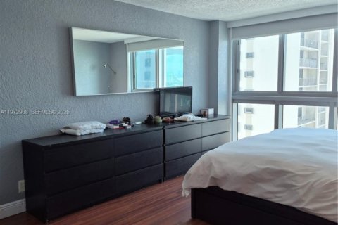 Condo in Miami Beach, Florida, 1 bedroom  № 2259904 - photo 18
