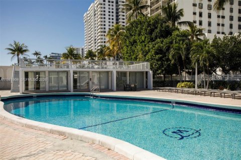 Condo in Miami Beach, Florida, 1 bedroom  № 2259904 - photo 26