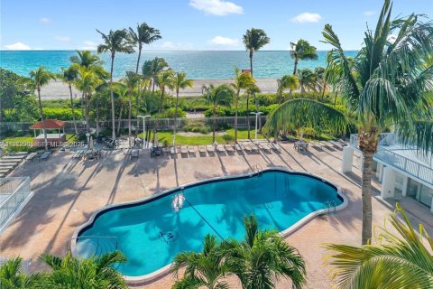 Condo in Miami Beach, Florida, 1 bedroom  № 2259904 - photo 25