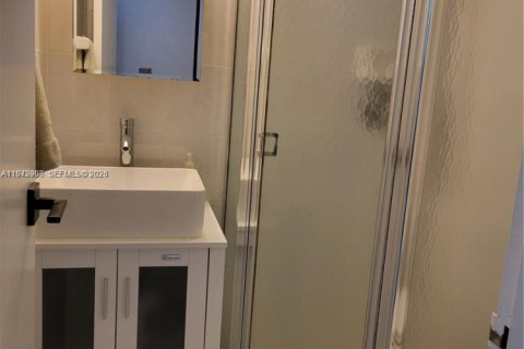 Condo in Miami Beach, Florida, 1 bedroom  № 2259904 - photo 21