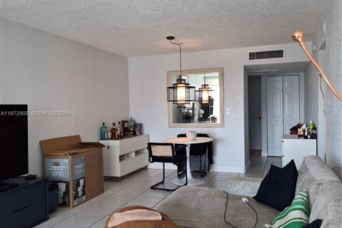 Condo in Miami Beach, Florida, 1 bedroom  № 2259904 - photo 13