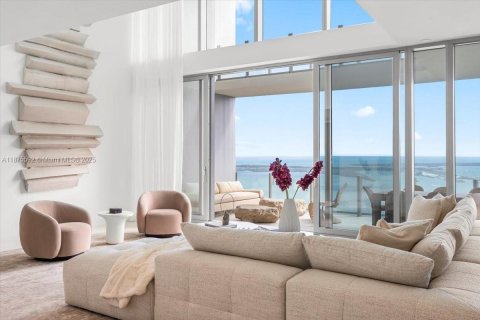 Condo in Miami, Florida, 5 bedrooms  № 1927772 - photo 7