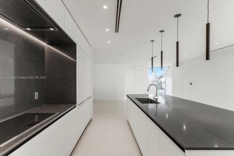 Condo in Miami, Florida, 5 bedrooms  № 1927772 - photo 22