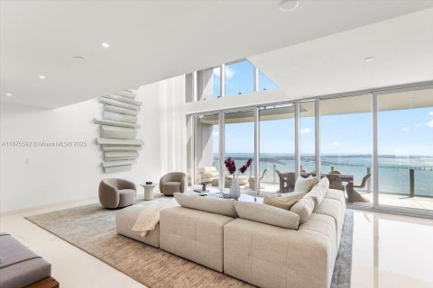 Condo in Miami, Florida, 5 bedrooms  № 1927772 - photo 8