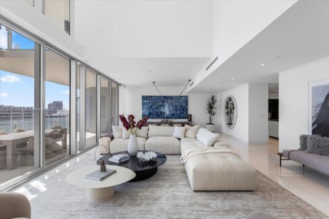 Condo in Miami, Florida, 5 bedrooms  № 1927772 - photo 13