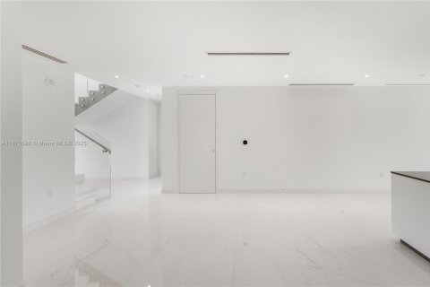 Condo in Miami, Florida, 5 bedrooms  № 1927772 - photo 25