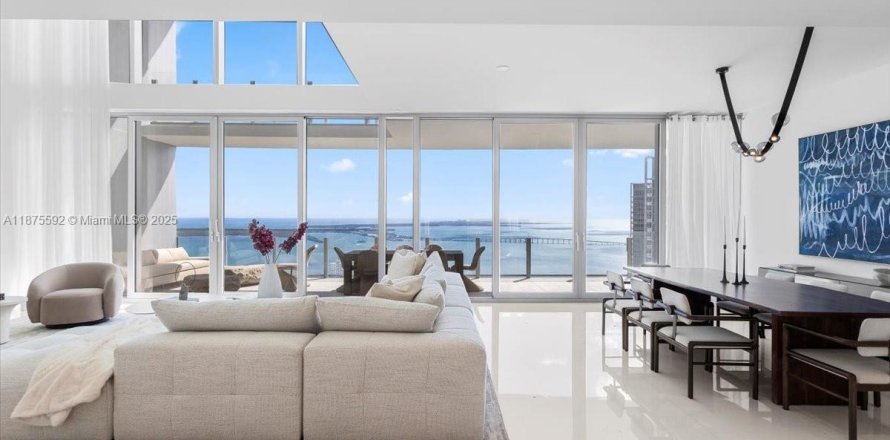 Condo in Miami, Florida, 5 bedrooms № 1927772