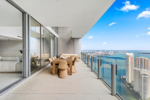 Condo in Miami, Florida, 5 bedrooms  № 1927772 - photo 15