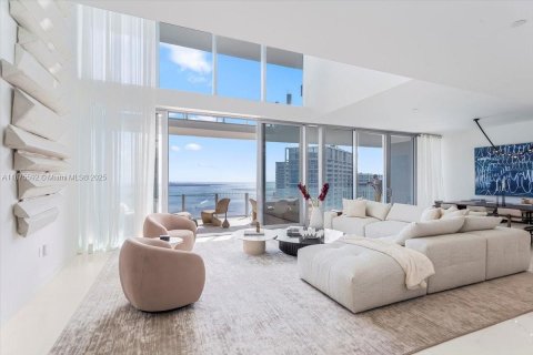 Condo in Miami, Florida, 5 bedrooms  № 1927772 - photo 3