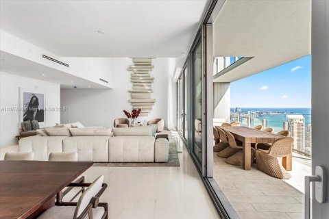 Condo in Miami, Florida, 5 bedrooms  № 1927772 - photo 11
