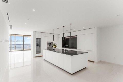 Condo in Miami, Florida, 5 bedrooms  № 1927772 - photo 20