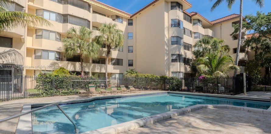 Кондоминиум с 2 спальнями в Плантация, Флорида № 1993132