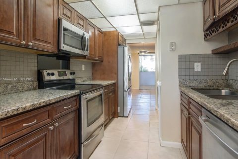 Купить кондоминиум в Плантация, Флорида 2 спальни, 90.12м2, № 1993132 - фото 3