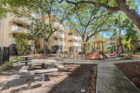 Купить кондоминиум в Плантация, Флорида 2 спальни, 90.12м2, № 1993132 - фото 25