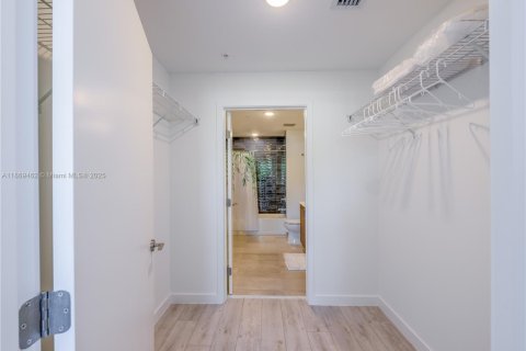 House in Miami-Dade, Florida 2 bedrooms, 101.26 sq.m. № 1979398 - photo 14