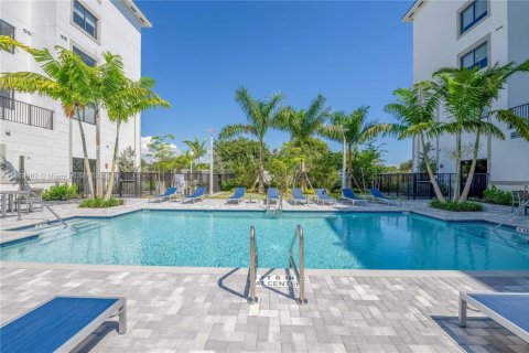 House in Miami-Dade, Florida 2 bedrooms, 101.26 sq.m. № 1979398 - photo 5