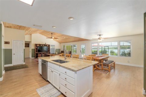 House in Hawthorne, Florida 3 bedrooms, 150.32 sq.m. № 1791961 - photo 25