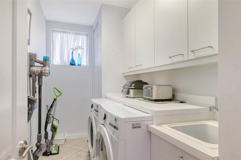 Touwnhouse à vendre à Sarasota, Floride: 2 chambres, 212.75 m2 № 1680455 - photo 25