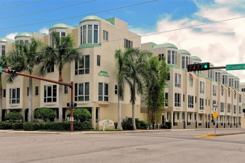 Touwnhouse à vendre à Sarasota, Floride: 2 chambres, 212.75 m2 № 1680455 - photo 3