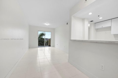 Apartment in Miami, Florida 2 bedrooms, 10426.7 sq.m. № 2023739 - photo 3