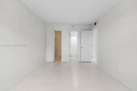 Apartment in Miami, Florida 2 bedrooms, 10426.7 sq.m. № 2023739 - photo 12