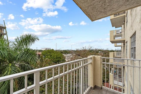 Apartment in Miami, Florida 2 bedrooms, 10426.7 sq.m. № 2023739 - photo 16