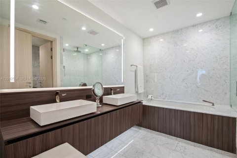 Купить кондоминиум в Майами, Флорида 3 спальни, 192.87м2, № 2071092 - фото 25