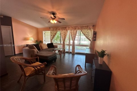 Casa en venta en Fort Lauderdale, Florida, 3 dormitorios, 105.91 m2 № 2049042 - foto 4