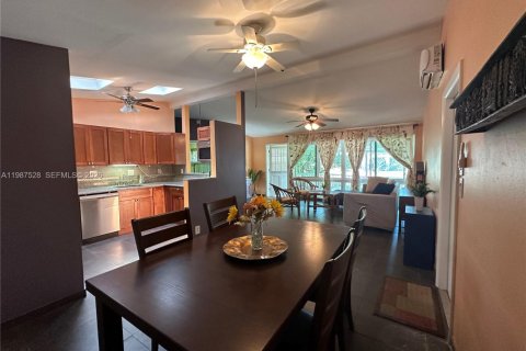 Casa en venta en Fort Lauderdale, Florida, 3 dormitorios, 105.91 m2 № 2049042 - foto 12