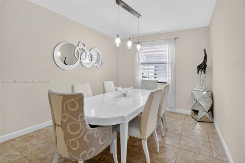 Снять в аренду виллу или дом в Хомстед, Флорида 4 спальни, 210.61м2, № 1942394 - фото 6