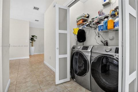 Снять в аренду виллу или дом в Хомстед, Флорида 4 спальни, 210.61м2, № 1942394 - фото 28