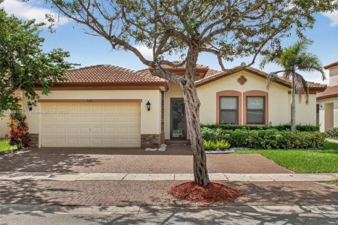 Снять в аренду виллу или дом в Хомстед, Флорида 4 спальни, 210.61м2, № 1942394 - фото 1