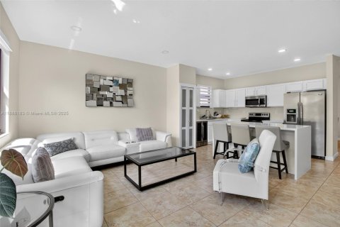 Снять в аренду виллу или дом в Хомстед, Флорида 4 спальни, 210.61м2, № 1942394 - фото 13