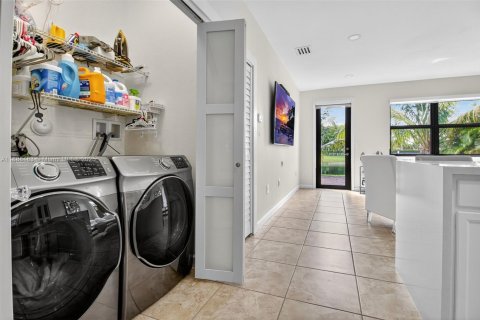 Снять в аренду виллу или дом в Хомстед, Флорида 4 спальни, 210.61м2, № 1942394 - фото 29