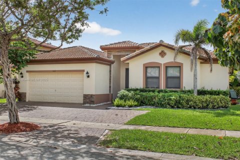 Снять в аренду виллу или дом в Хомстед, Флорида 4 спальни, 210.61м2, № 1942394 - фото 4