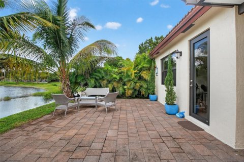 Снять в аренду виллу или дом в Хомстед, Флорида 4 спальни, 210.61м2, № 1942394 - фото 30