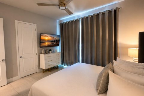 Condo in Four Corners, Florida, 4 bedrooms  № 2207321 - photo 16