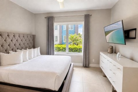 Condo in Four Corners, Florida, 4 bedrooms  № 2207321 - photo 17