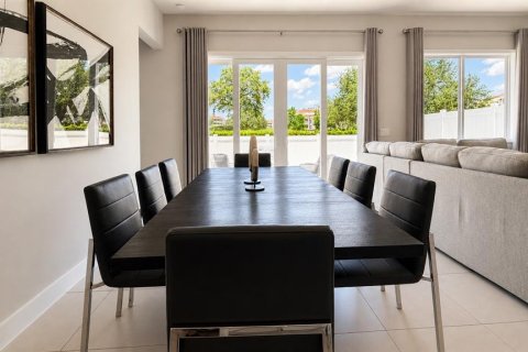 Condo in Four Corners, Florida, 4 bedrooms  № 2207321 - photo 9