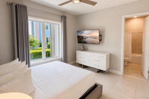 Condo in Four Corners, Florida, 4 bedrooms  № 2207321 - photo 18