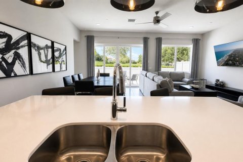Condo in Four Corners, Florida, 4 bedrooms  № 2207321 - photo 12