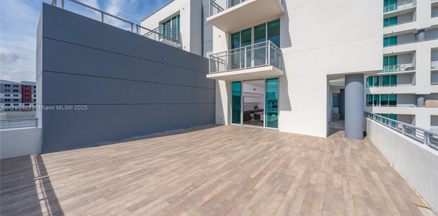 Condominio en Miami, Florida, 2 dormitorios  № 1741760