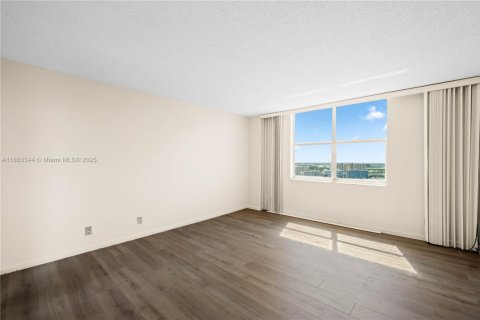 Condominio en alquiler en Hallandale Beach, Florida, 1 dormitorio, 120.77 m2 № 1877633 - foto 6